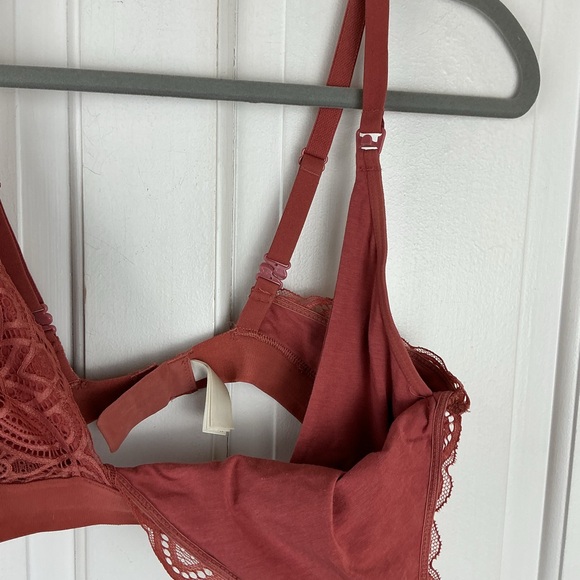 Old Navy Lace Nursing Bra - Picture 3 of 6